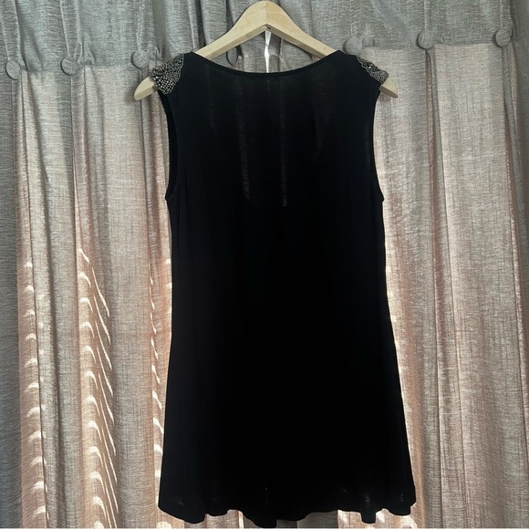 Gibson Black Sleeveless Tunic with Beaded Embellished Shoulders Size Medium - Picture 10 of 14